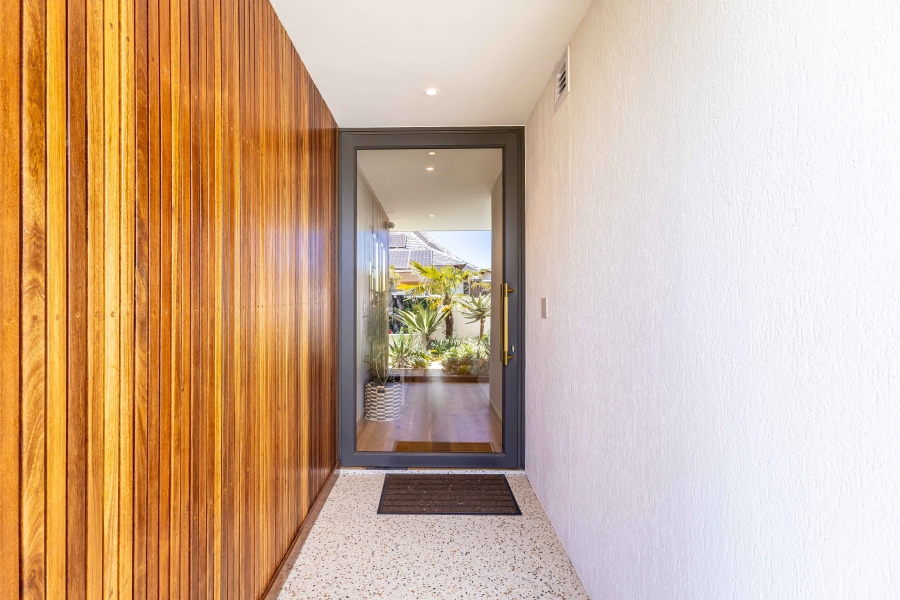 4 Bedroom Property for Sale in Fresnaye Western Cape